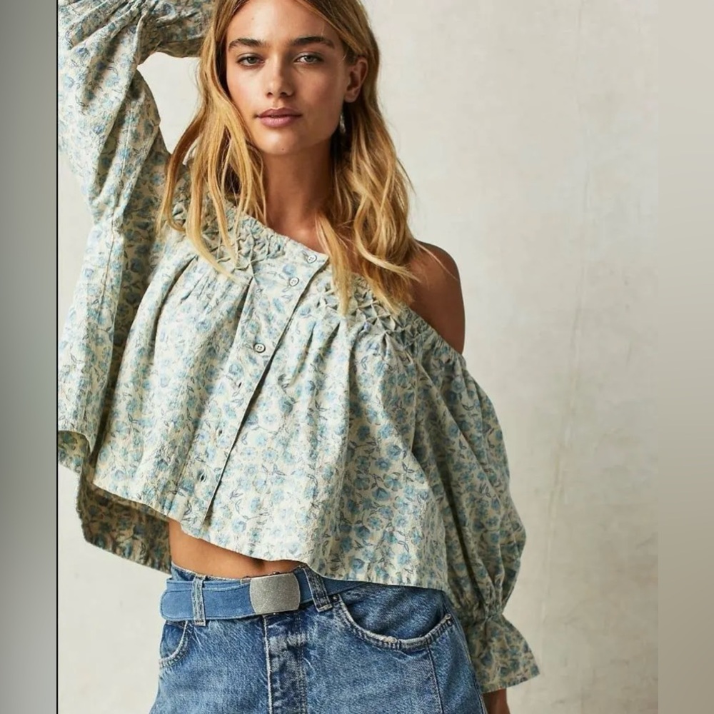 Free People James smocked floral blouse Sz x- Small. NWOT